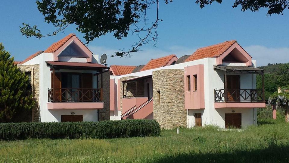 Beachfront Stylish Maisonette In Ierissos Exterior foto